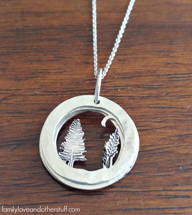 Personalized 3-D Mommy Family Tree Necklace Makes a Thoughtful Gift