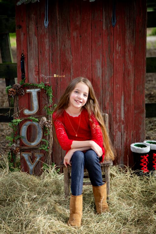 Family Christmas Photographs on the Farm by Megan Ward Photography #HolidayEssentials