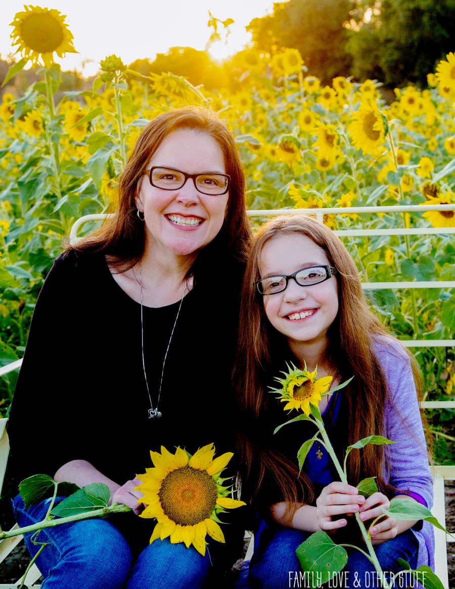 Sunflower Field Photo Session by Megan Ward Photography and Questions She's Frequently Asked #2019HolidayGuide